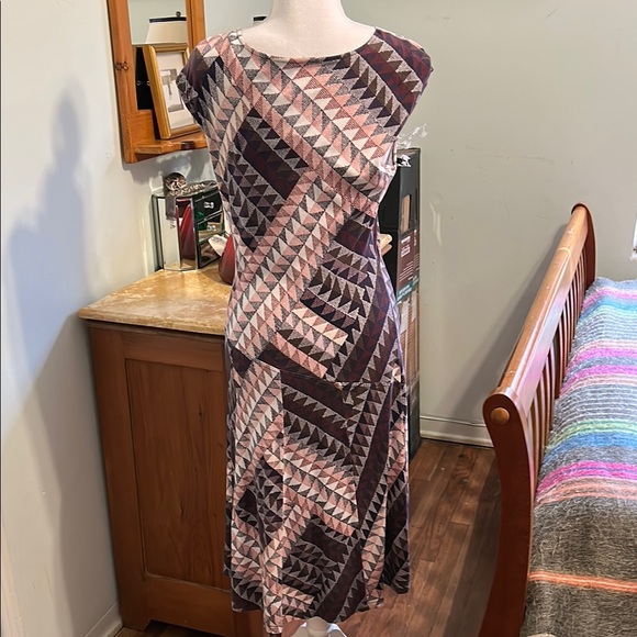 Geometric Patterned Dress - Picture 6 of 16